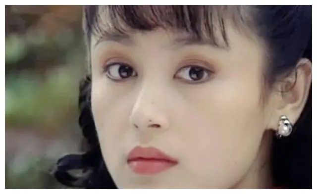 《花开正红时》：乡土深情，绽放生命力的田园诗画